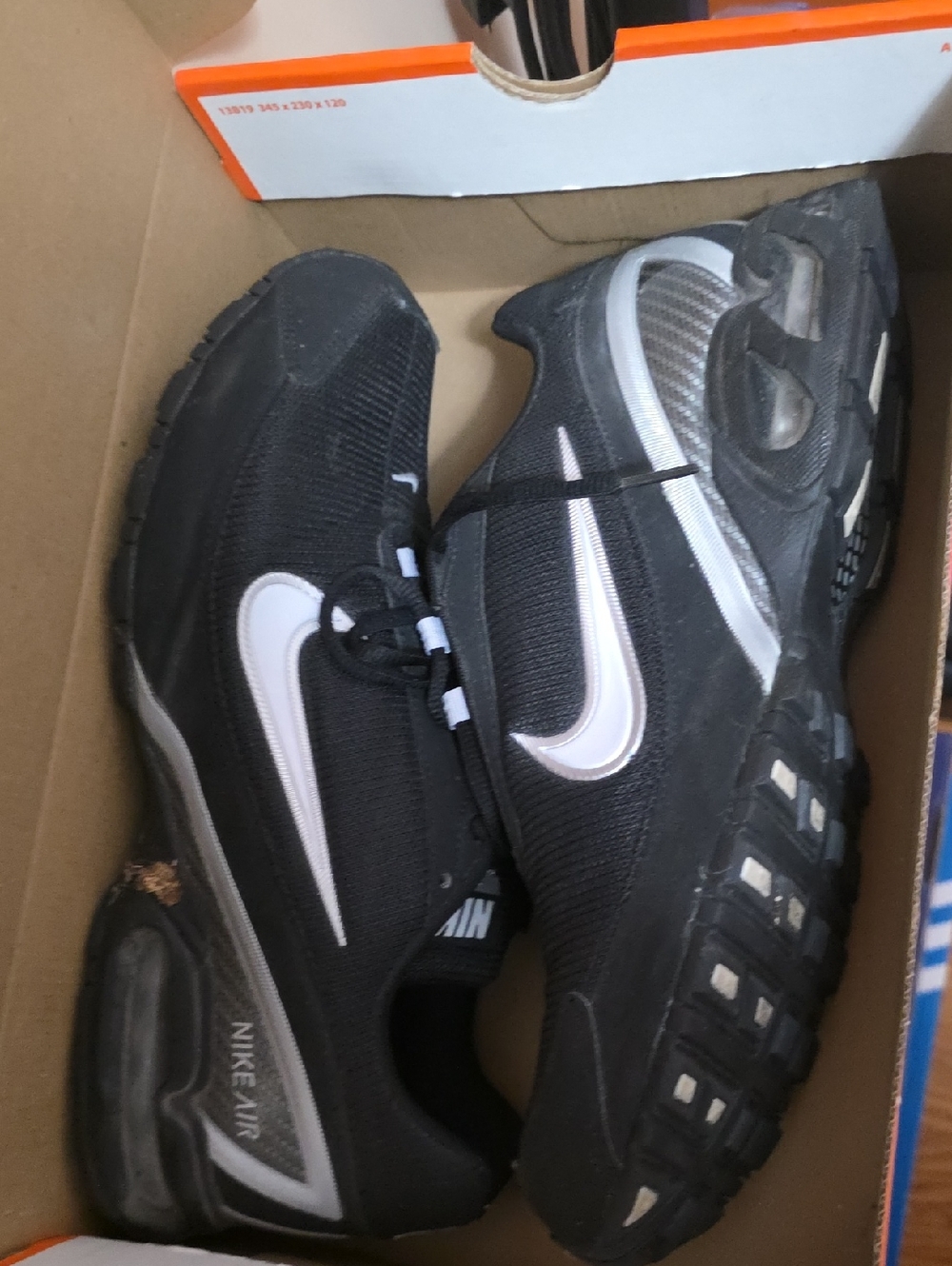 Nike Men’s Black and White Air Cushioned Running Sneakers